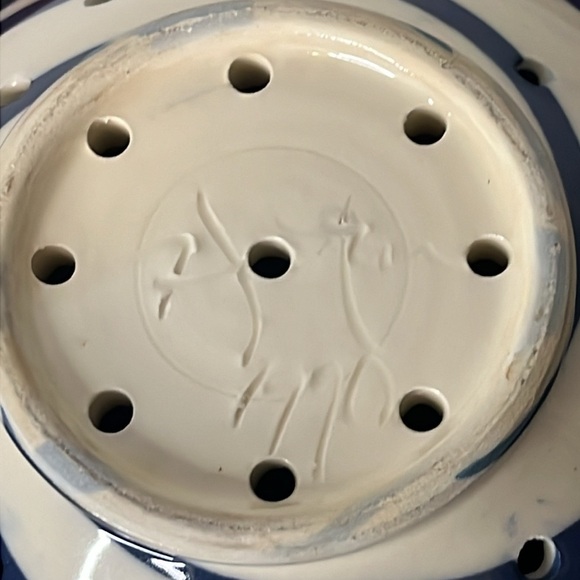 Handmade White & Blue Brush Stroke Signed Ceramic Vintage Berry Bowl Strainer - Picture 8 of 9